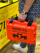 Cargar imagen en el visor de la galería, CAJA DE IMPACTO INVICTA RACING TEAM PARA 8 RELOJES - ROJA