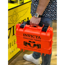 Cargar imagen en el visor de la galería, CAJA DE IMPACTO INVICTA RACING TEAM PARA 8 RELOJES - ROJA