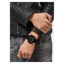 Cargar imagen en el visor de la galería, RELOJ DEPORTIVO PARA HOMBRE PHILIPP PLEIN LA CABRA. PWFAA0521 - NEGRO